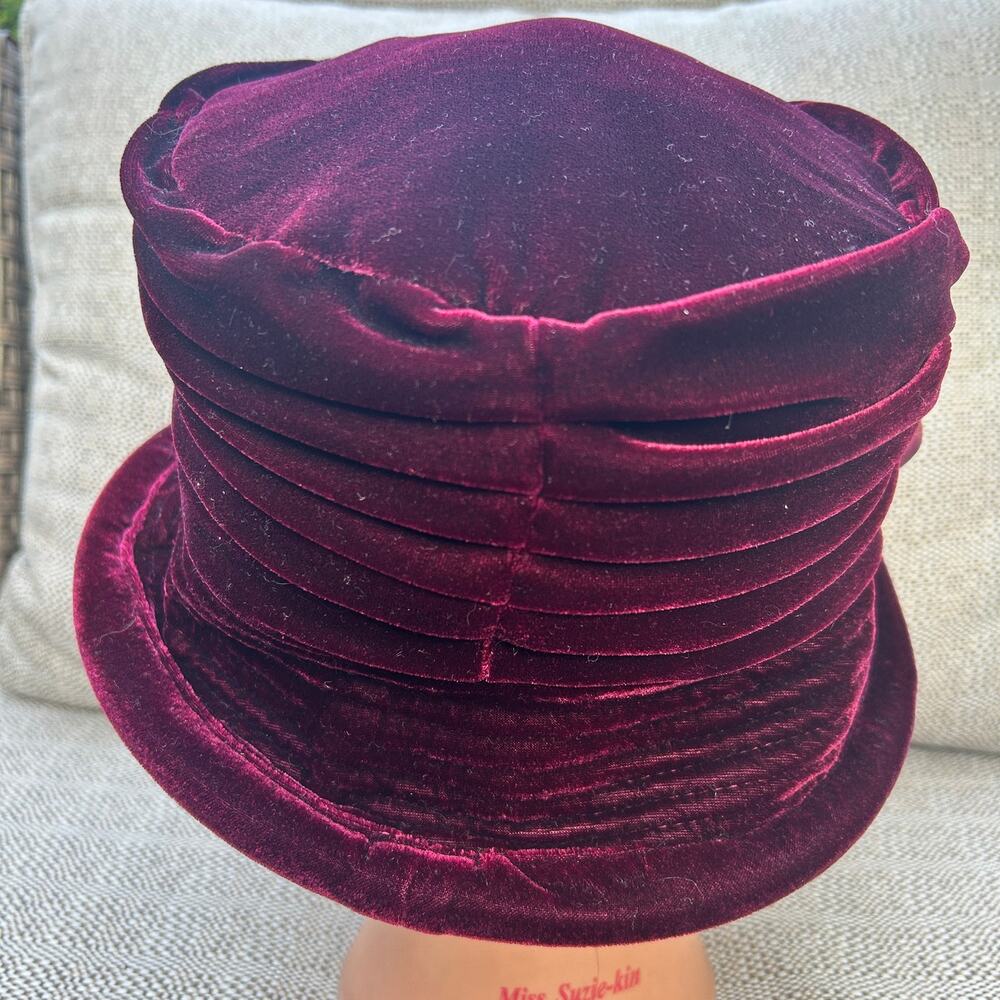 Hopeless Romantic Cloche Hat 1920s aesthetic Burgundy crushed velvet 3D roses - Picture 5 of 8